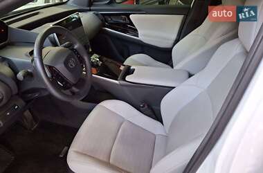 Внедорожник / Кроссовер Toyota bZ4X 2023 в 