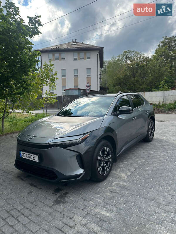 Внедорожник / Кроссовер Toyota bZ4X 2023 в 