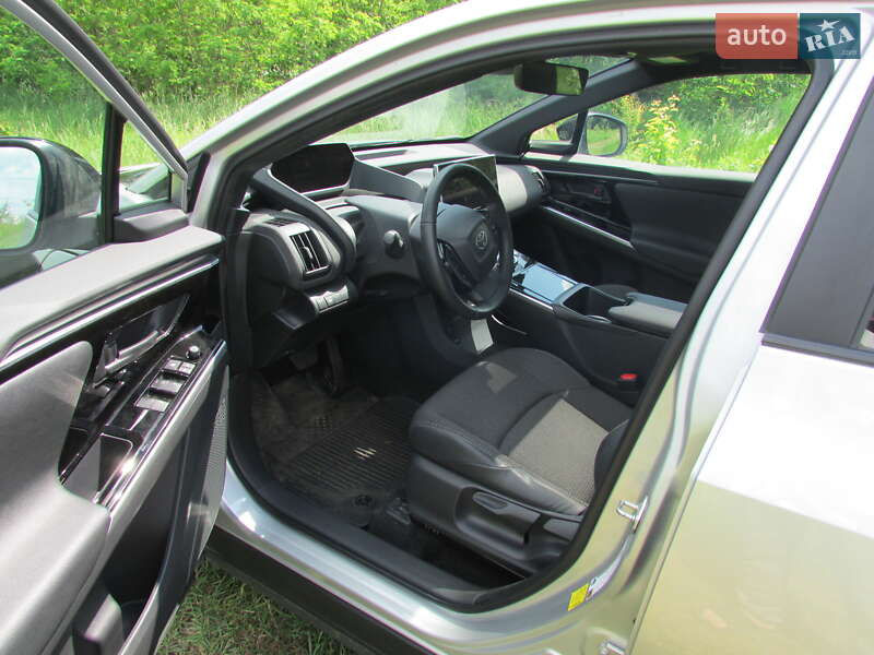 Внедорожник / Кроссовер Toyota bZ4X 2023 в Харькове