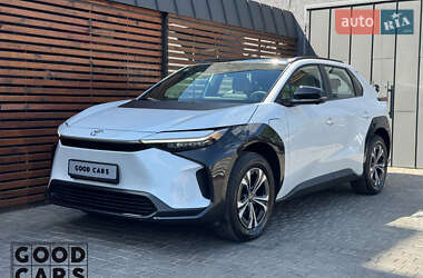 Внедорожник / Кроссовер Toyota bZ4X 2022 в 