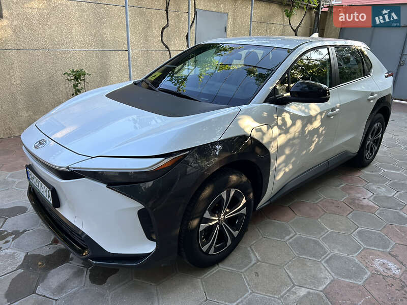 Внедорожник / Кроссовер Toyota bZ4X 2022 в Одессе