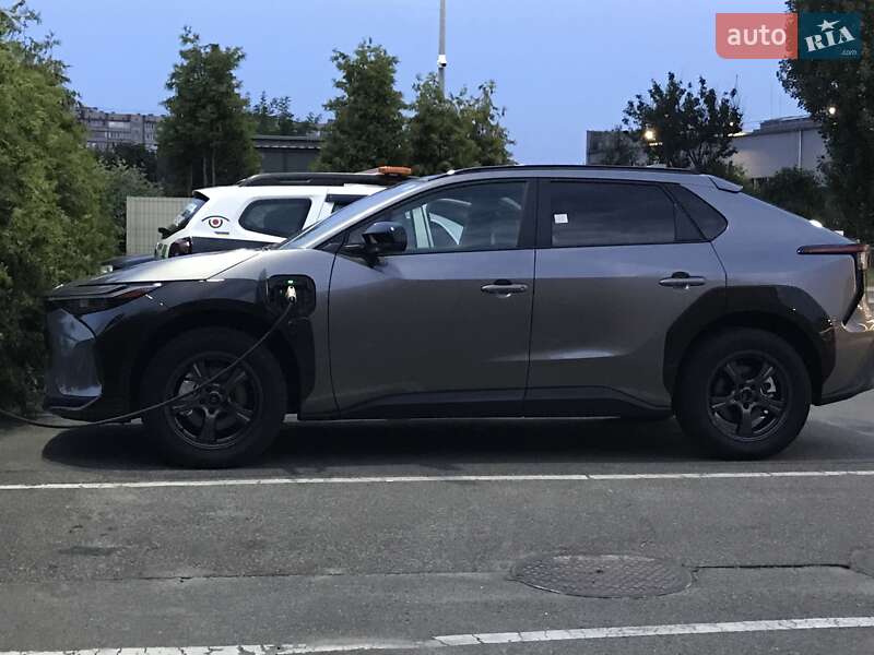Внедорожник / Кроссовер Toyota bZ4X 2024 в Киеве