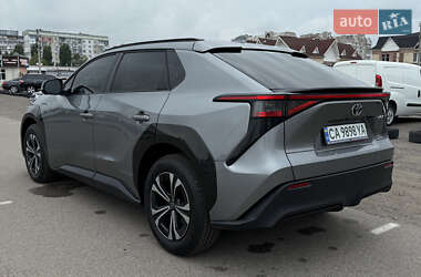 Позашляховик / Кросовер Toyota bZ4X 2023 в 