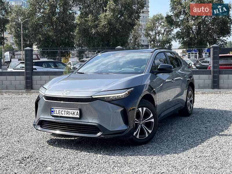Внедорожник / Кроссовер Toyota bZ4X 2023 в 