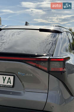 Внедорожник / Кроссовер Toyota bZ4X 2022 в 