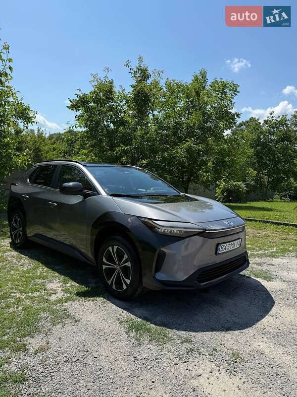 Внедорожник / Кроссовер Toyota bZ4X 2022 в Хмельницком