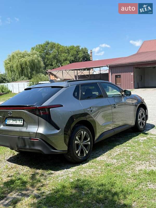 Внедорожник / Кроссовер Toyota bZ4X 2022 в Хмельницком