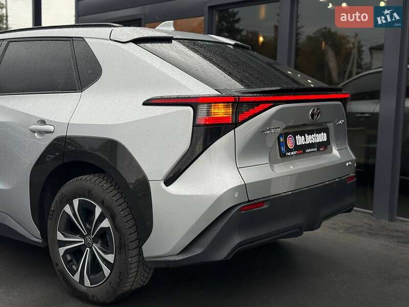 Внедорожник / Кроссовер Toyota bZ4X 2022 в Ровно