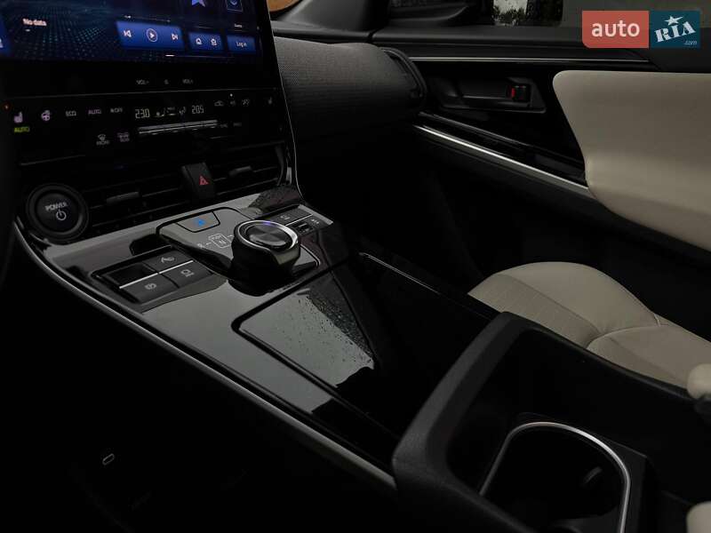 Внедорожник / Кроссовер Toyota bZ4X 2022 в Ровно