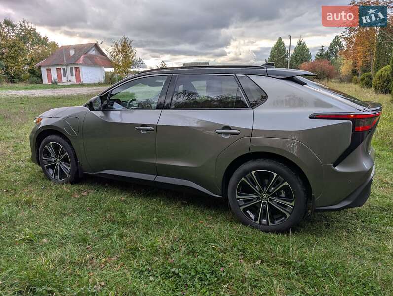 Позашляховик / Кросовер Toyota bZ4X 2024 в Івано-Франківську