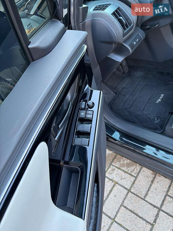 Внедорожник / Кроссовер Toyota bZ4X 2023 в Луцке