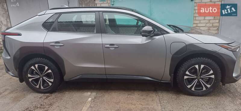 Внедорожник / Кроссовер Toyota bZ4X 2023 в Днепре