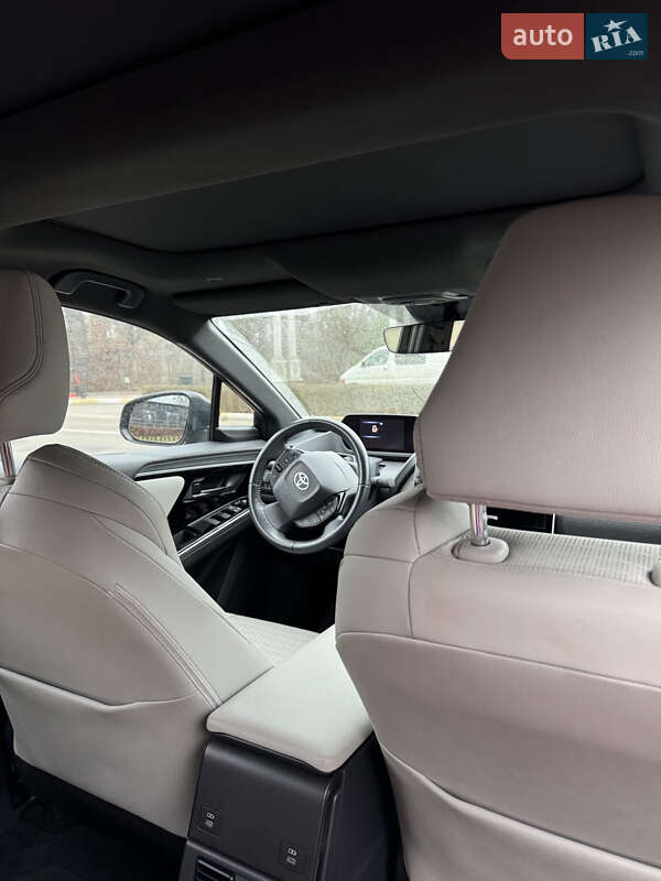 Внедорожник / Кроссовер Toyota bZ4X 2022 в Буче