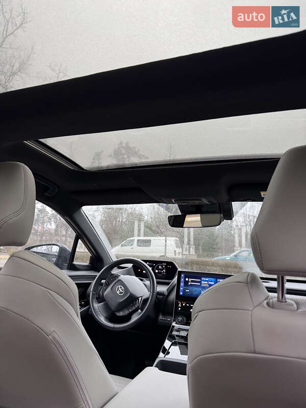 Внедорожник / Кроссовер Toyota bZ4X 2022 в Буче