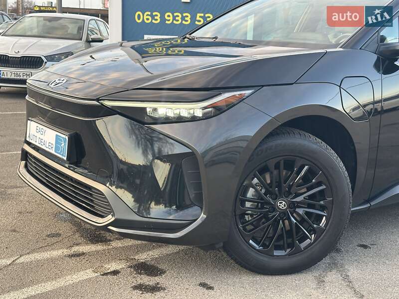Внедорожник / Кроссовер Toyota bZ4X 2022 в Киеве