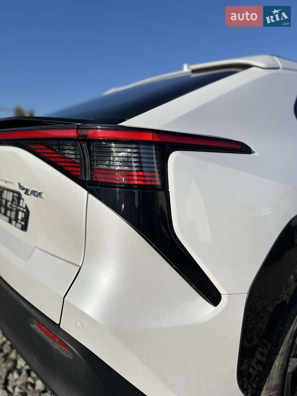 Внедорожник / Кроссовер Toyota bZ4X 2022 в Харькове