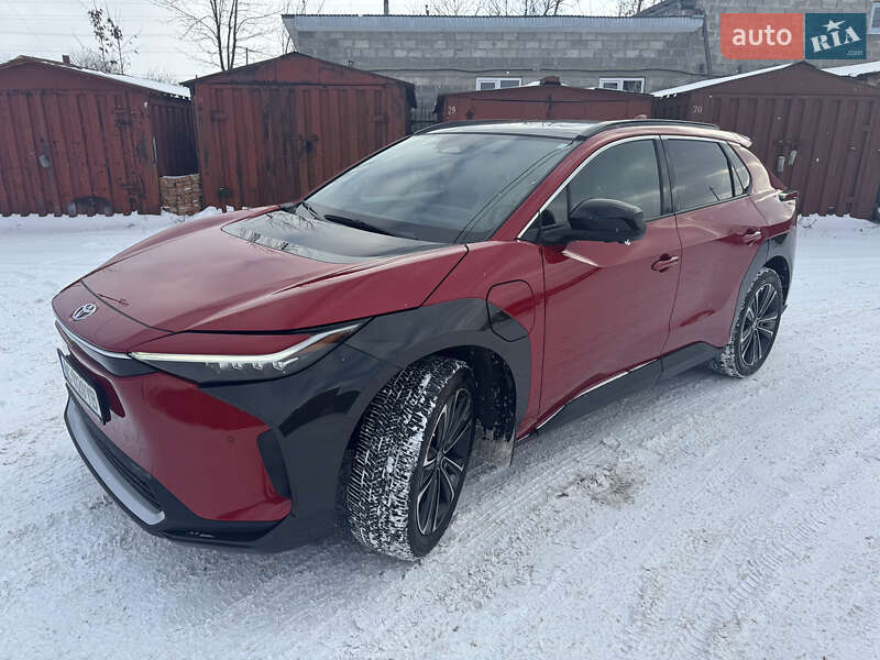 Позашляховик / Кросовер Toyota bZ4X 2023 в Луцьку