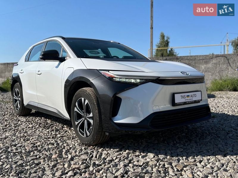 Внедорожник / Кроссовер Toyota bZ4X 2022 в Харькове