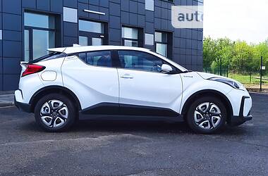 Позашляховик / Кросовер Toyota C-HR EV 2021 в 