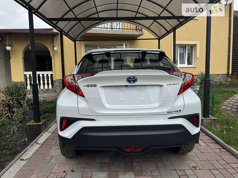 Внедорожник / Кроссовер Toyota C-HR EV 2022 в Новояворовске