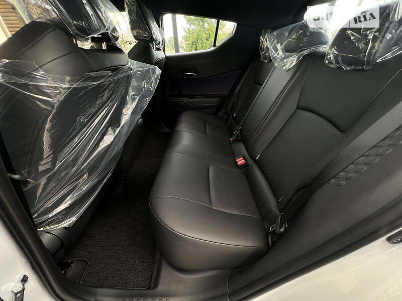 Внедорожник / Кроссовер Toyota C-HR EV 2022 в Новояворовске