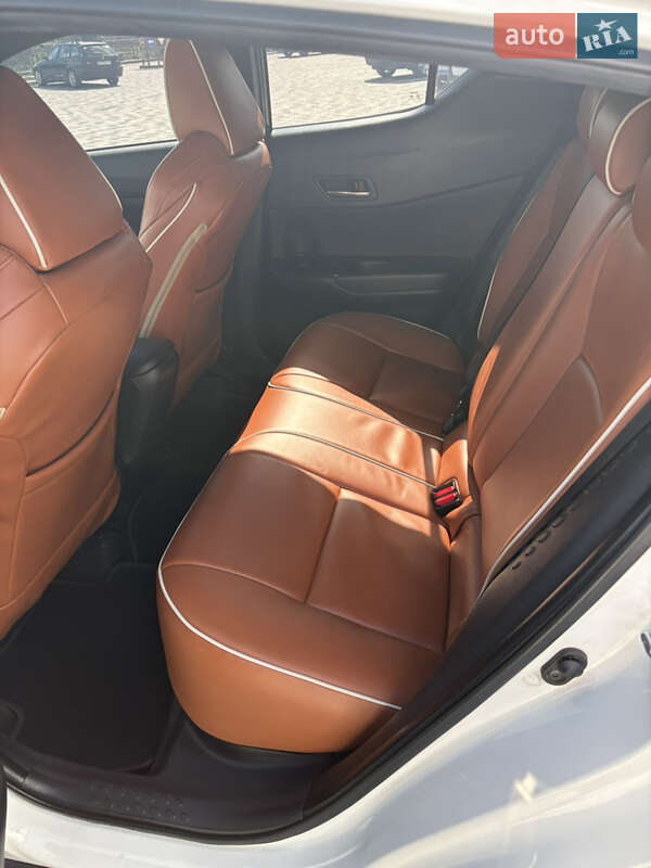 Внедорожник / Кроссовер Toyota C-HR EV 2020 в Мукачево