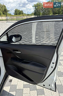 Внедорожник / Кроссовер Toyota C-HR EV 2020 в 