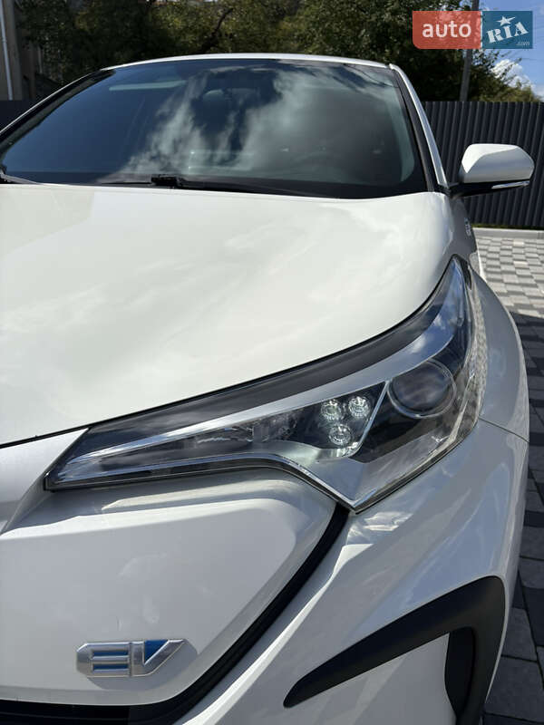 Внедорожник / Кроссовер Toyota C-HR EV 2020 в Мукачево