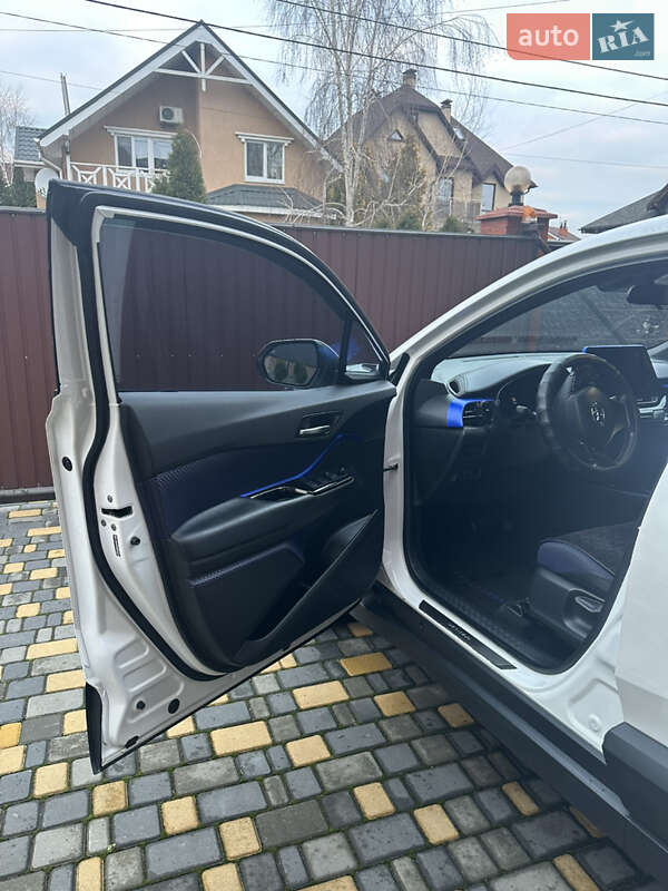 Позашляховик / Кросовер Toyota C-HR EV 2021 в Києві