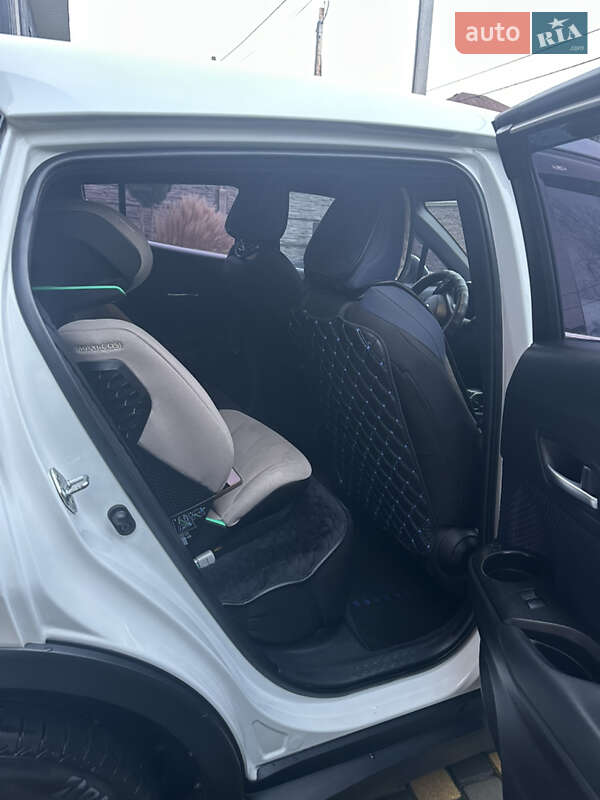 Позашляховик / Кросовер Toyota C-HR EV 2021 в Києві