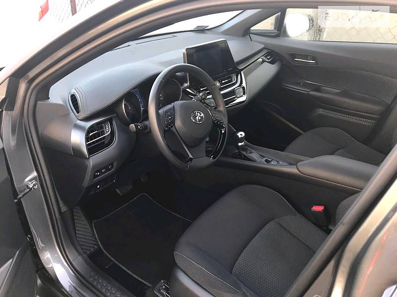 Внедорожник / Кроссовер Toyota C-HR 2018 в Киеве