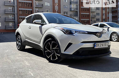 Внедорожник / Кроссовер Toyota C-HR 2017 в Тернополе