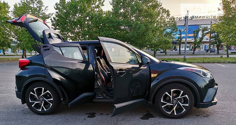 Внедорожник / Кроссовер Toyota C-HR 2017 в Николаеве