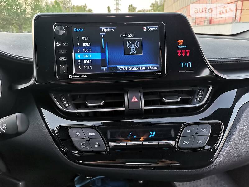 Внедорожник / Кроссовер Toyota C-HR 2017 в Николаеве