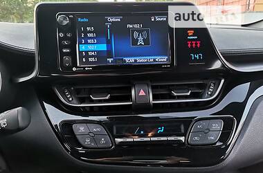 Позашляховик / Кросовер Toyota C-HR 2017 в 