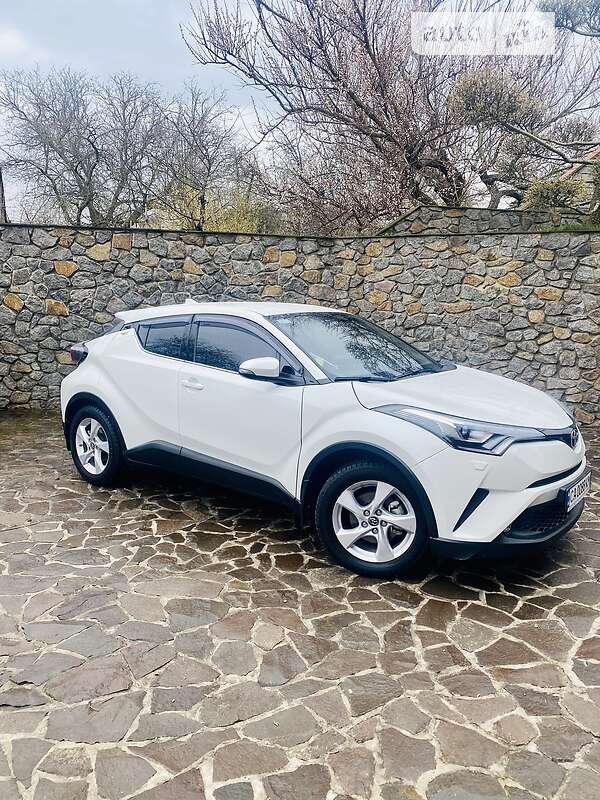 Внедорожник / Кроссовер Toyota C-HR 2017 в Умани