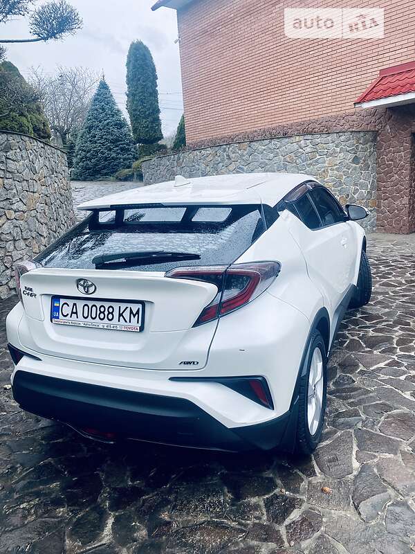 Внедорожник / Кроссовер Toyota C-HR 2017 в Умани