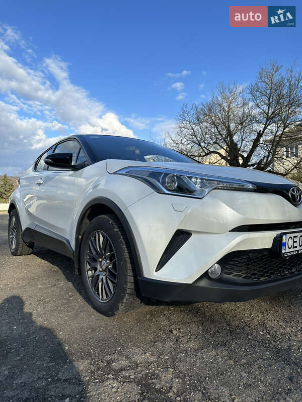 Внедорожник / Кроссовер Toyota C-HR 2018 в Черновцах