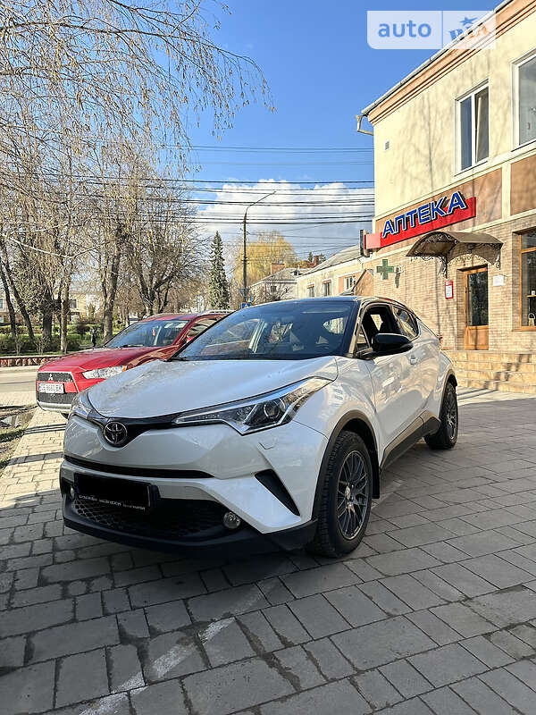 Внедорожник / Кроссовер Toyota C-HR 2018 в Черновцах
