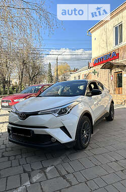 Внедорожник / Кроссовер Toyota C-HR 2018 в Черновцах