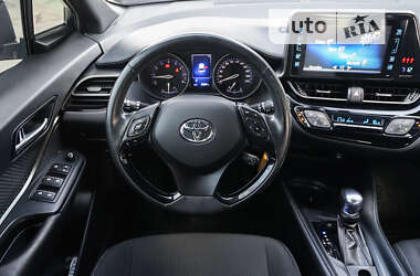 Внедорожник / Кроссовер Toyota C-HR 2017 в Львове