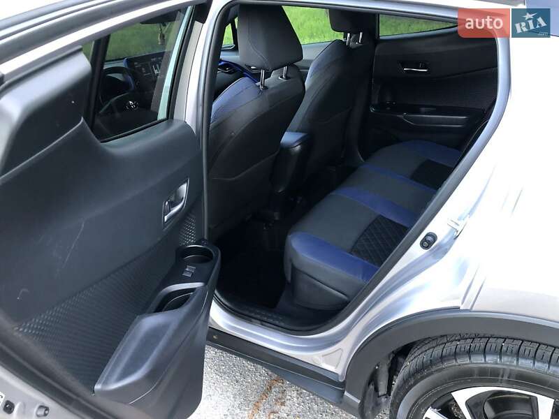 Позашляховик / Кросовер Toyota C-HR 2020 в Дніпрі фото 12 Позашляховик / Кросовер Toyota C-HR 2020 в Дніпрі