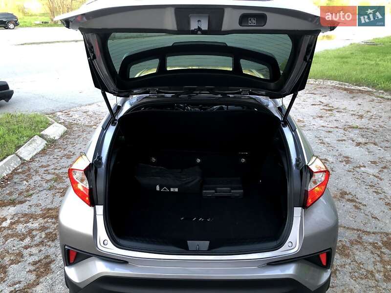 Позашляховик / Кросовер Toyota C-HR 2020 в Дніпрі фото 13 Позашляховик / Кросовер Toyota C-HR 2020 в Дніпрі