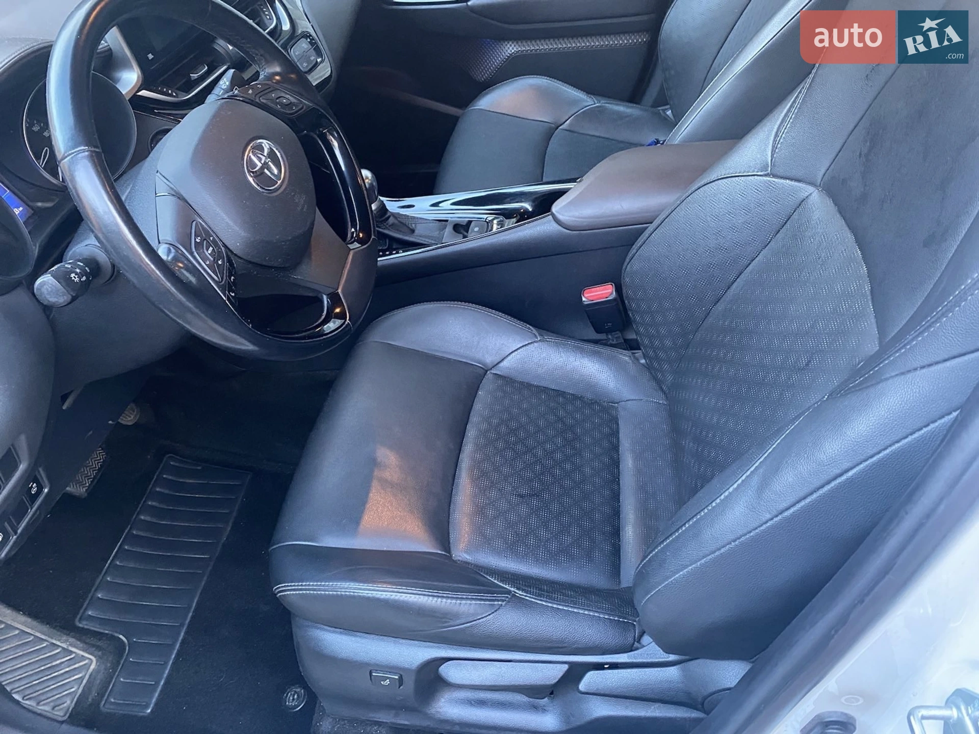 2017 Toyota C-HR - мініатюра 3