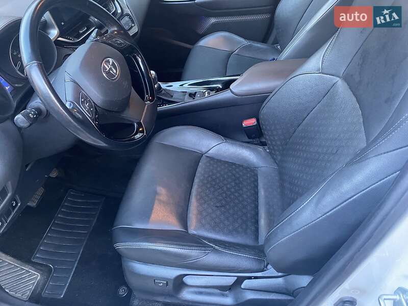 Внедорожник / Кроссовер Toyota C-HR 2017 в Николаеве