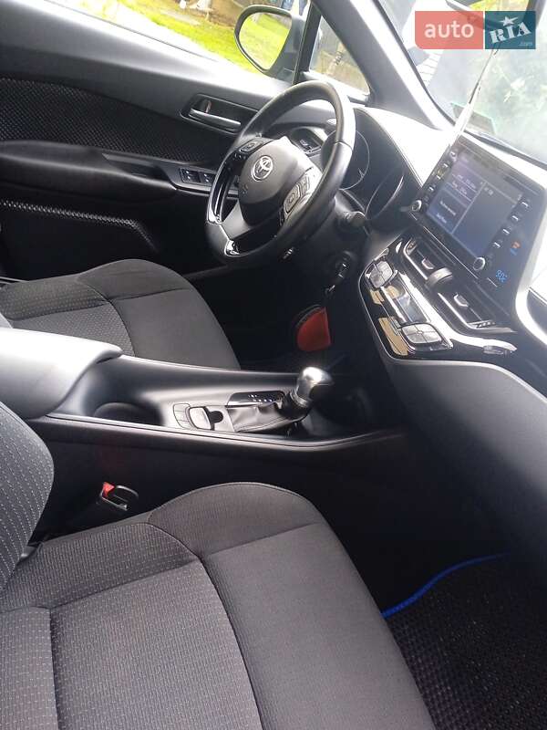 Внедорожник / Кроссовер Toyota C-HR 2018 в Коломые фото 3 Внедорожник / Кроссовер Toyota C-HR 2018 в Коломые