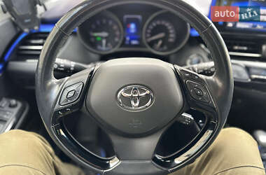 Внедорожник / Кроссовер Toyota C-HR 2016 в Горишних Плавнях