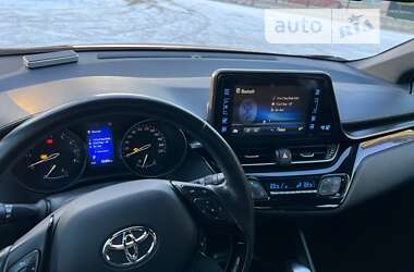 Позашляховик / Кросовер Toyota C-HR 2017 в Запоріжжі