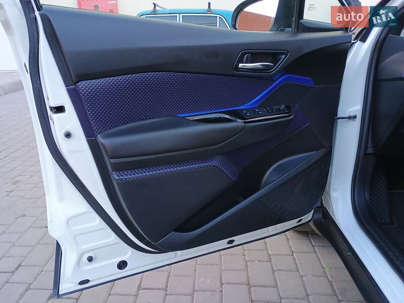 Внедорожник / Кроссовер Toyota C-HR 2016 в Измаиле