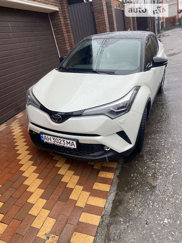 Внедорожник / Кроссовер Toyota C-HR 2019 в Киеве